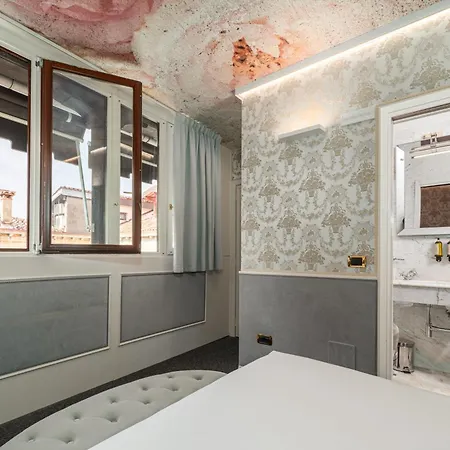Palazzo Paruta & Wellness Suites Venice Room photo